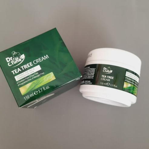 کرم مرطوب کننده صورت درخت چای فارماسی Dr.C.Tuna پوست چرب و مختلط - مناسب پوست چرب، مختلط و لک‌دار    متعادل کننده چربی صورت   مرطوب کننده و مات کننده   تغذیه عمیق پوست   حاوی روغن درخت چای، ویتامین E و عصاره هویجسبک و با جذب سریع   محافظت کننده از بافت صورت   فاقد پارابن، عطر و سولفات  عدم تست حیوانی   